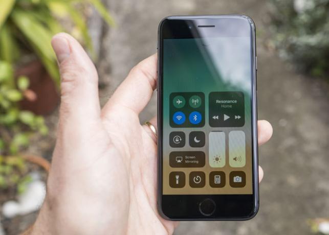 iPhone 8 Review: Smart Phone, Dumb Upgrade iphone 8 6