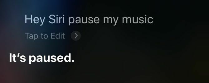 Écran Siri mettant la musique en pause sur iPhone