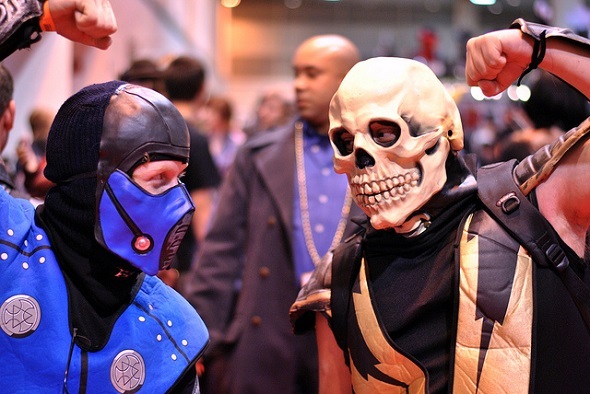 7 signes que vous êtes une pièce vivante de l'histoire du jeu cosplayers mortels kombat