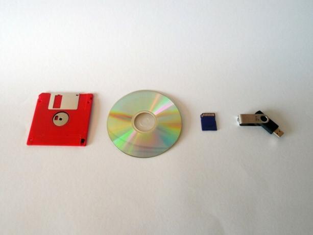 Mettez votre Linux Distro sur une disquette Live CD USB CD DVD 667x500