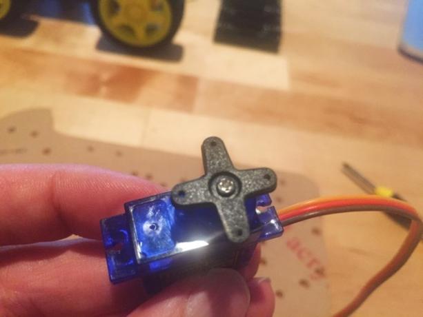 micro-servo à barre transversale noire