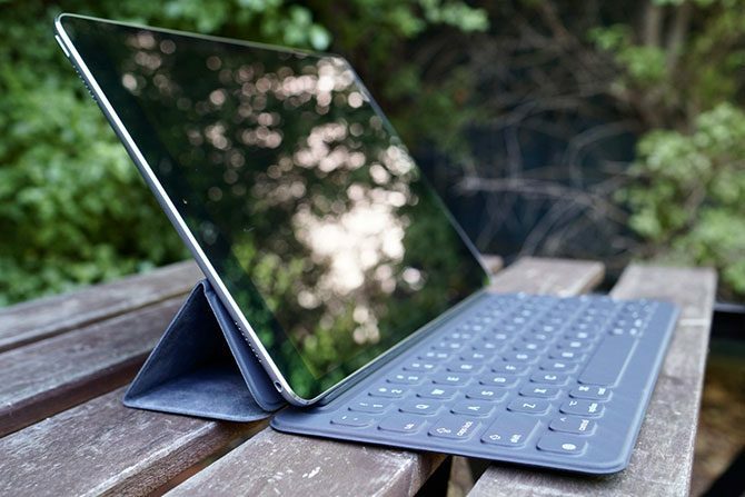 Les meilleurs cadeaux techniques pour les Geeks ipad pro side 670x447