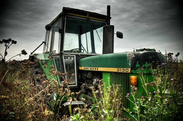 John Deere dans l'herbe