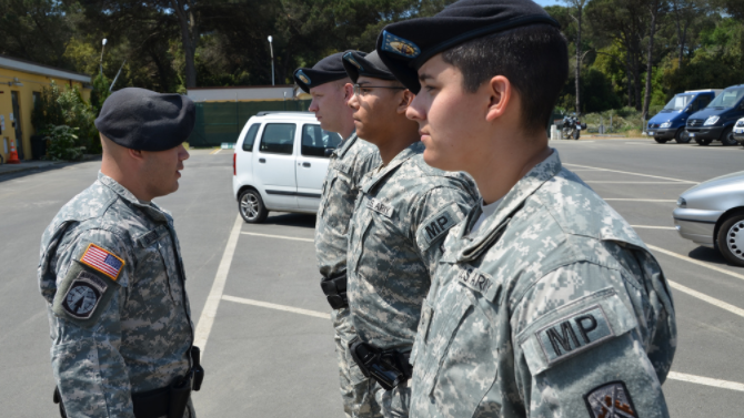 Ce que les militaires peuvent nous apprendre sur la productivité Inspection militaire 670x377