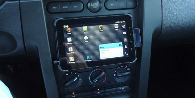 ordinateur tablette de voiture