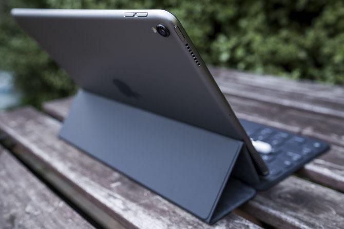 iPad Pro 10.5 Review: le meilleur iPad est-il assez bon? ipad pro 105 stand6