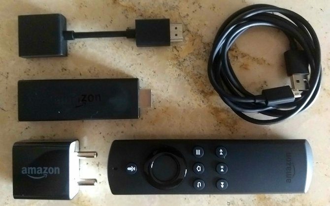 Déballage du contenu de la clé Amazon Fire TV Stick 