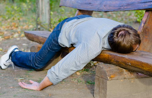 Trouvez un endroit où dormir ce soir avec votre iPhone parkbench pour homme