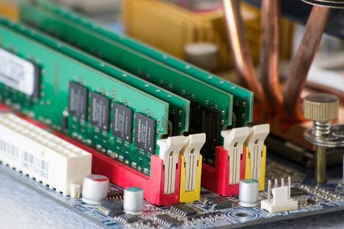 Plus de RAM, c'est mieux, même si vous utilisez ensemble des RAM de tailles différentes