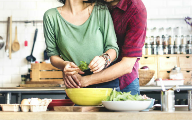 Couple, cuisine, ensemble