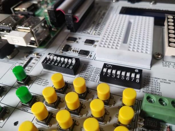 Banques de commutateurs pour l'extension des broches GPIO