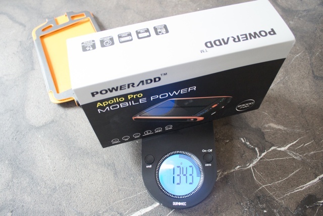 Poweradd Apollo Pro 23,000mAh Batterie solaire et chargeur Review and Giveaway Poweradd Apollo Pro 23000 batterie solaire Review 2