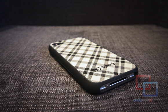 MakeUseOf Review & Giveaway: Coque iPhone 4 ajustée par copie Speck IMG 2157