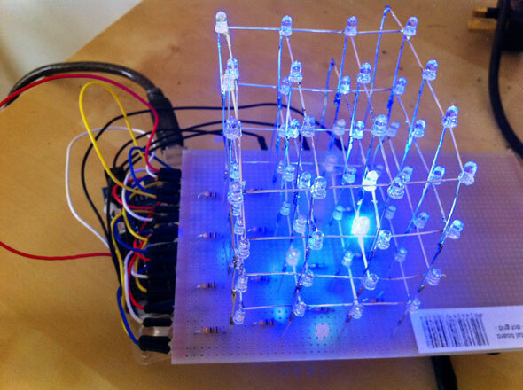 Comment faire un cube LED Arduino pulsé qui ressemble à celui venu du futur cube led 4x4x4 terminé