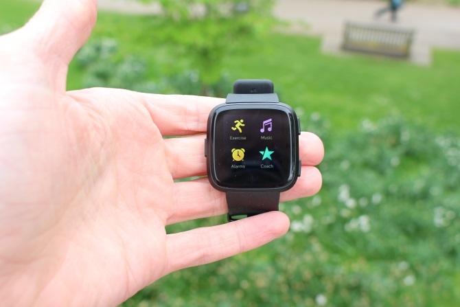 Fitbit Versa Review: le meilleur portable de Fitbit à ce jour? Fitbit Versa 1