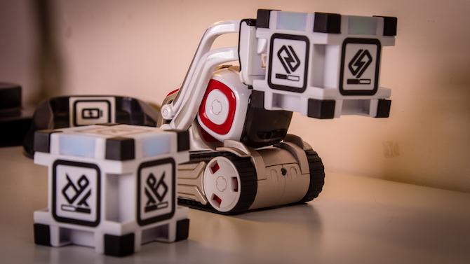 Ce robot jouet a sa propre vie: Anki Cozmo Review Cozmo 5