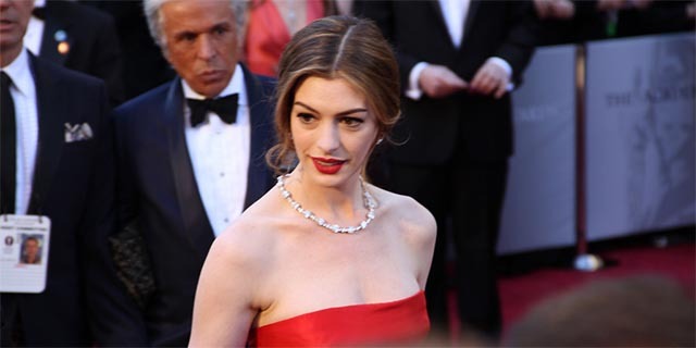 traiter-les-ennemis-en-ligne-anne-hathaway