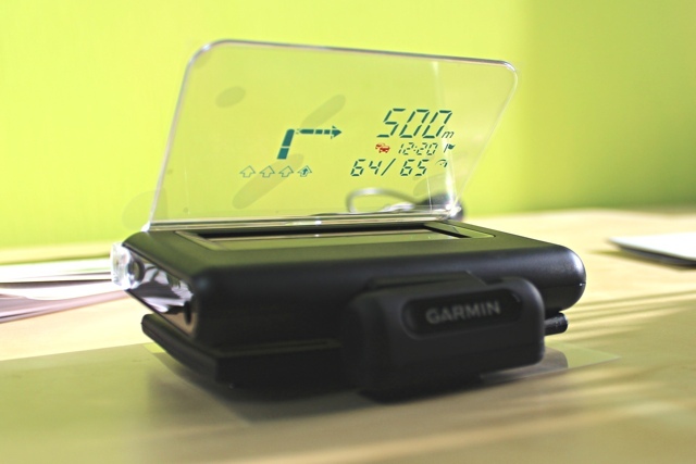 examen du projecteur d'affichage tête haute garmin