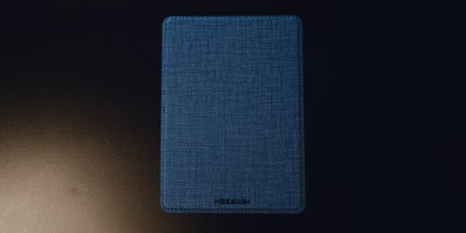 Une image du Meebook M6 dans un étui bleu de la marque Meebook