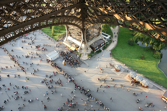 foule de la tour eiffel