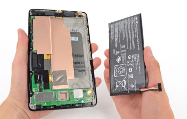 Guide d'achat de la tablette MakeUseOf: démontage du Nexus7 de l'été 2013