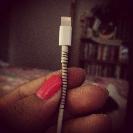 Instagram-Life-Hacks-Spring-Pen-Coil-Cable-Charger