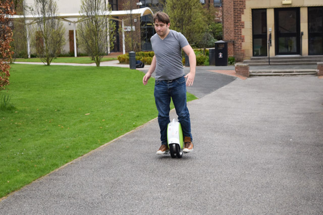 Airwheel Q5 en cours d'utilisation